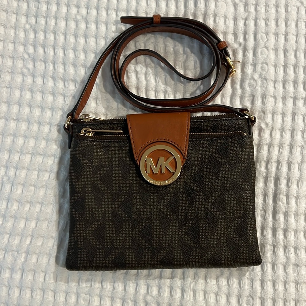 🛍️ Michael Kors Crossbody Bag